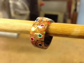 彩铅怎么做戒指的方法 铅笔手工制作木戒指