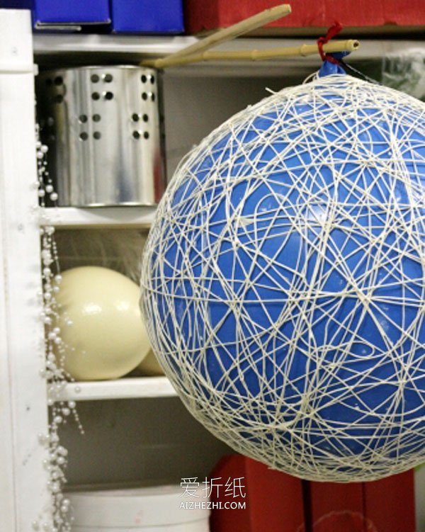 怎么做绳子灯罩的方法 气球道具制作球体灯饰- www.aizhezhi.com