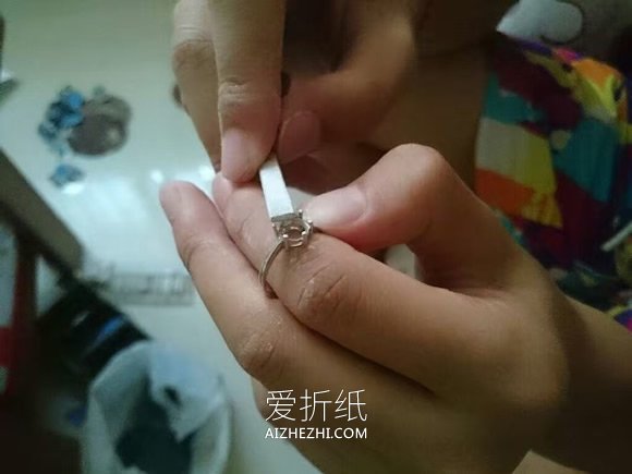 怎么用啤酒瓶做创意首饰 送女友的宝石戒指制作- www.aizhezhi.com