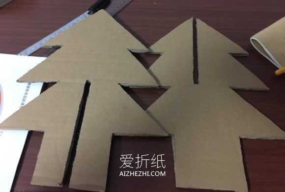 怎么做瓦楞纸圣诞树 硬纸板制作立体圣诞树- www.aizhezhi.com