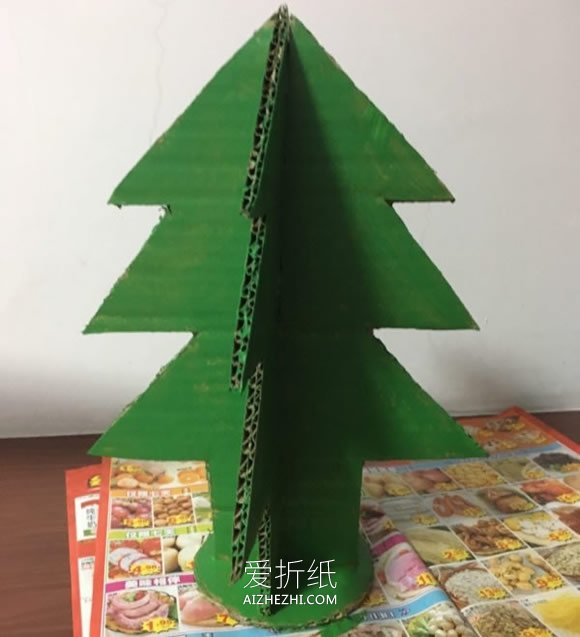 怎么做瓦楞纸圣诞树 硬纸板制作立体圣诞树- www.aizhezhi.com