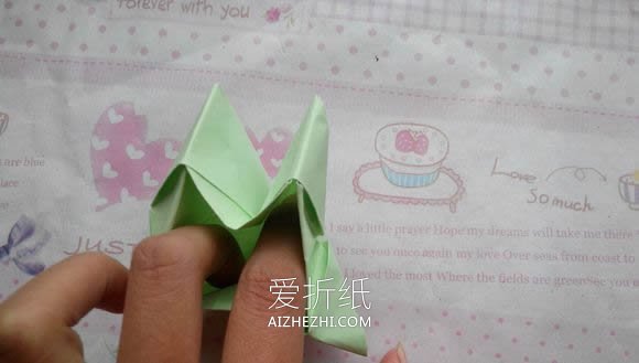 怎么折纸钻石玫瑰图解 手工钻石玫瑰花的折法- www.aizhezhi.com