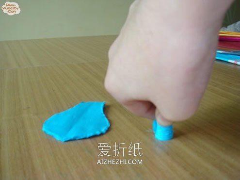 怎么做皱纹纸玫瑰花 皱纹纸手工制作玫瑰图解- www.aizhezhi.com