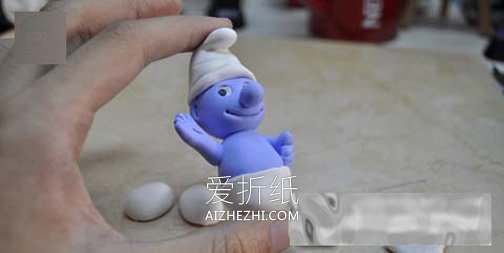 怎么做粘土蓝精灵图解 超轻粘土制作卡通人偶- www.aizhezhi.com