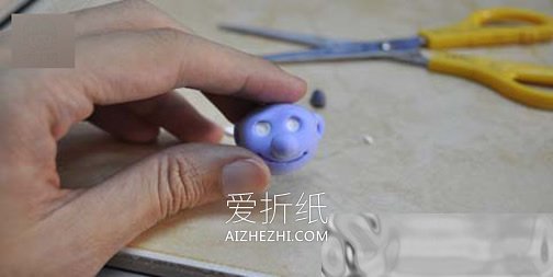 怎么做粘土蓝精灵图解 超轻粘土制作卡通人偶- www.aizhezhi.com