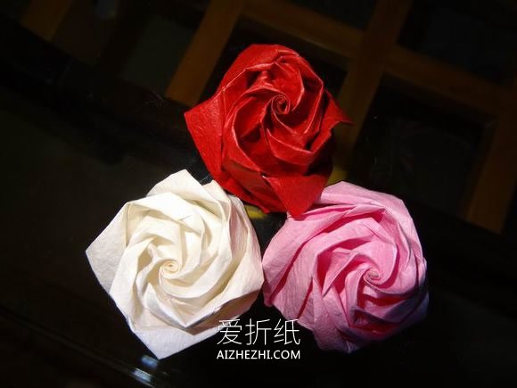 怎么折纸卷心玫瑰图解 手工卷心玫瑰花的折法- www.aizhezhi.com