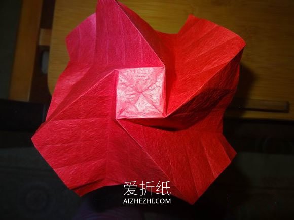 怎么折纸卷心玫瑰图解 手工卷心玫瑰花的折法- www.aizhezhi.com