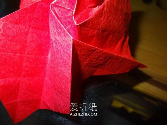 怎么折纸卷心玫瑰图解 手工卷心玫瑰花的折法- www.aizhezhi.com