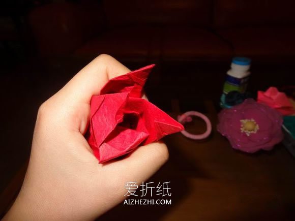 怎么折纸卷心玫瑰图解 手工卷心玫瑰花的折法- www.aizhezhi.com