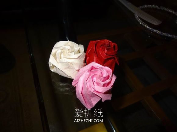 怎么折纸卷心玫瑰图解 手工卷心玫瑰花的折法- www.aizhezhi.com