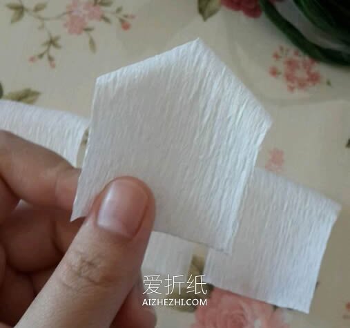 怎么做皱纹纸玫瑰教程 皱纹纸制作玫瑰花图解- www.aizhezhi.com