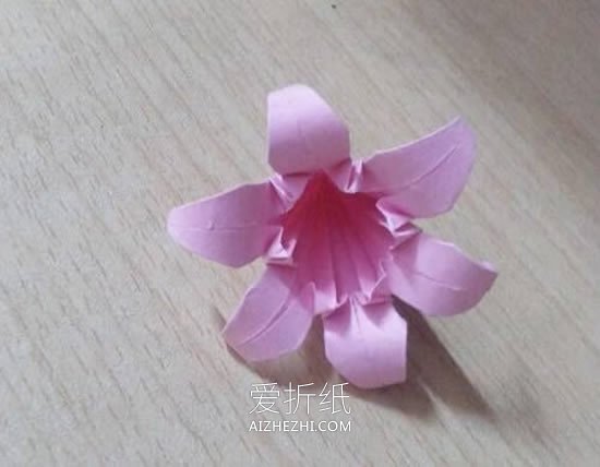 怎么折纸六瓣百合花 手工百合花的折法图解- www.aizhezhi.com