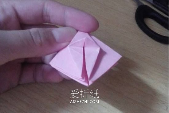 怎么折纸六瓣百合花 手工百合花的折法图解- www.aizhezhi.com