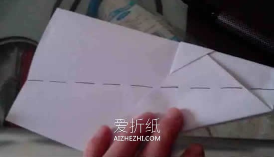 怎么折纸最简单纸飞机 儿童手工纸飞机的折法- www.aizhezhi.com