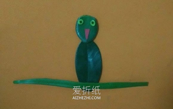 怎么做简单小鸟贴画 树叶贴画小鸟手工制作- www.aizhezhi.com