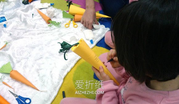 怎么做简单胡萝卜模型 儿童彩纸制作胡萝卜教程- www.aizhezhi.com