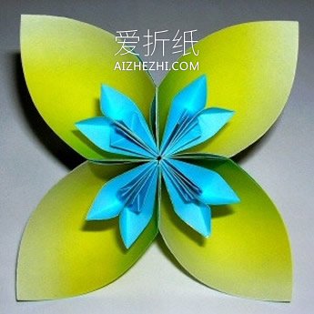 怎么折纸四瓣花花球 手工四个花瓣花球的折法- www.aizhezhi.com