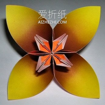 怎么折纸四瓣花花球 手工四个花瓣花球的折法- www.aizhezhi.com