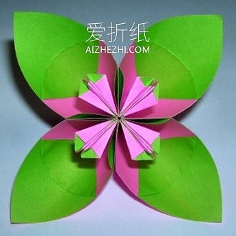 怎么折纸四瓣花花球 手工四个花瓣花球的折法- www.aizhezhi.com