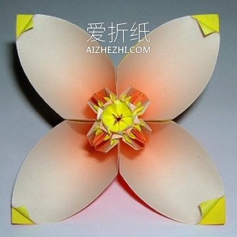 怎么折纸四瓣花花球 手工四个花瓣花球的折法- www.aizhezhi.com