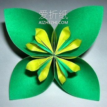 怎么折纸四瓣花花球 手工四个花瓣花球的折法- www.aizhezhi.com