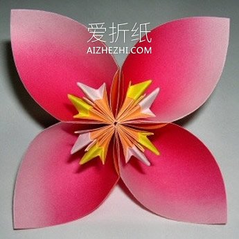 怎么折纸四瓣花花球 手工四个花瓣花球的折法- www.aizhezhi.com