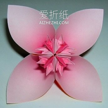 怎么折纸四瓣花花球 手工四个花瓣花球的折法- www.aizhezhi.com