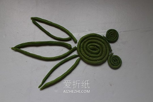 幼儿用水果蔬菜做手工拼图的作品图片- www.aizhezhi.com