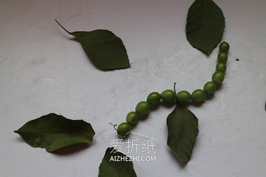 幼儿用水果蔬菜做手工拼图的作品图片- www.aizhezhi.com