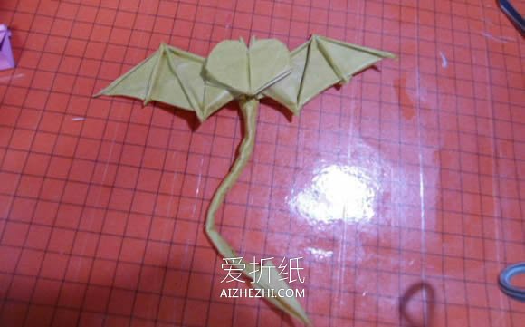 怎么折纸恶魔心图解 手工蝙蝠翅膀爱心折法- www.aizhezhi.com