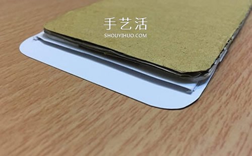 小伙子纸糊iPhone手机送女友 屏幕还能滑动！- www.aizhezhi.com