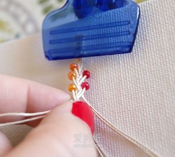 怎么做串珠手链的方法 两层双色手链手工制作- www.aizhezhi.com