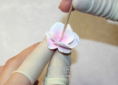 怎么做素雅的软陶花 软陶手工制作逼真花朵- www.aizhezhi.com