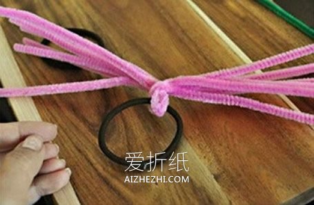 怎么做玫瑰花头绳 扭扭棒手工制作玫瑰发饰- www.aizhezhi.com