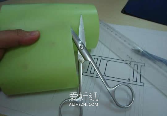 怎么做迷你椅子模型 洗洁精瓶子制作小椅子- www.aizhezhi.com