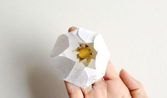 怎么做白莲花的方法 简单手工制作白莲花图解- www.aizhezhi.com