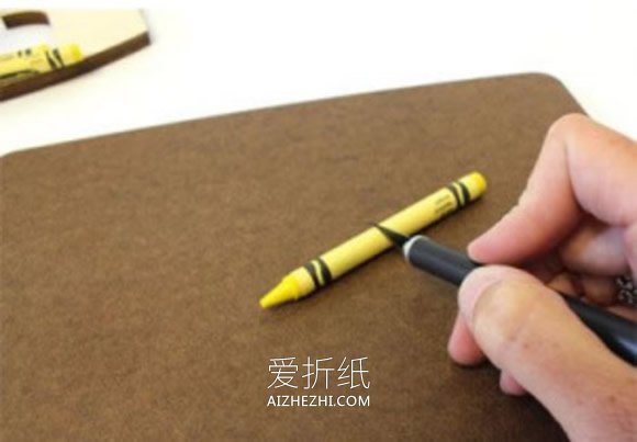 怎么做字母挂饰的方法 蜡笔手工制作字母装饰- www.aizhezhi.com
