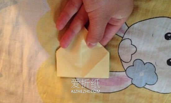 怎么折纸四瓣花图解 手工四瓣纸花的折法过程- www.aizhezhi.com