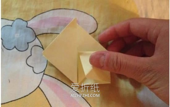 怎么折纸四瓣花图解 手工四瓣纸花的折法过程- www.aizhezhi.com