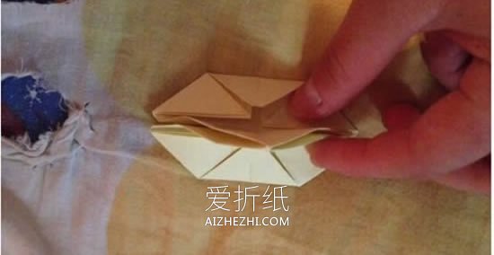 怎么折纸四瓣花图解 手工四瓣纸花的折法过程- www.aizhezhi.com