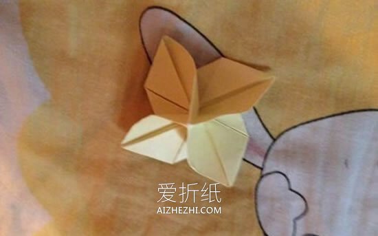 怎么折纸四瓣花图解 手工四瓣纸花的折法过程- www.aizhezhi.com