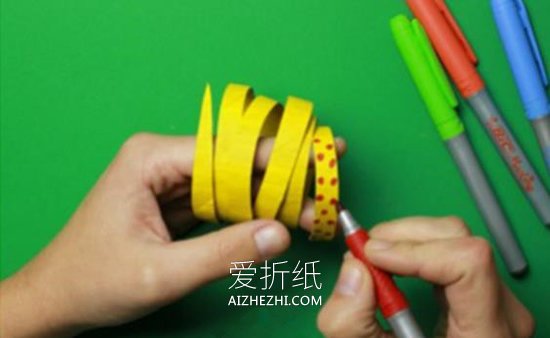 怎么做简单小蛇的方法 卫生纸卷纸芯制作小蛇- www.aizhezhi.com