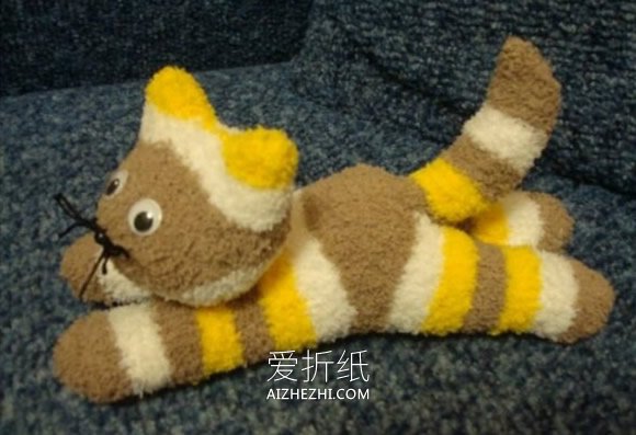怎么做趴趴猫的方法 袜子手工制作猫咪布偶- www.aizhezhi.com