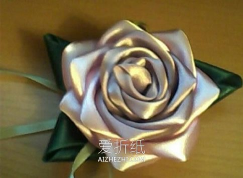 怎么做缎带玫瑰花饰品 缎带手工制作玫瑰花图解- www.aizhezhi.com