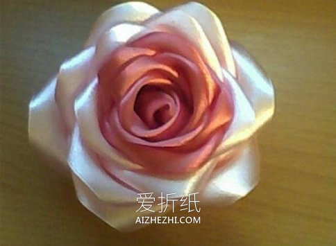 怎么做缎带玫瑰花饰品 缎带手工制作玫瑰花图解- www.aizhezhi.com