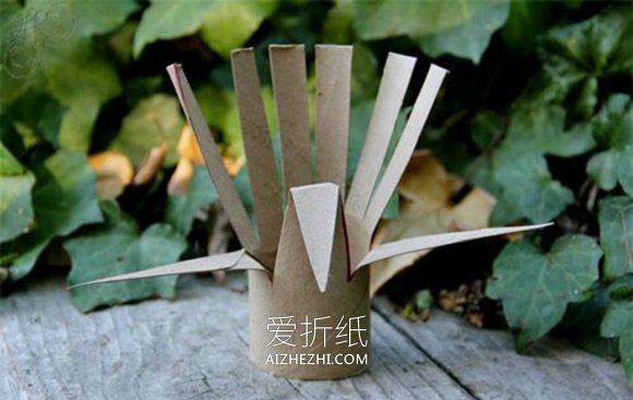 怎么做简单孔雀的方法 卫生纸卷纸芯制作孔雀- www.aizhezhi.com