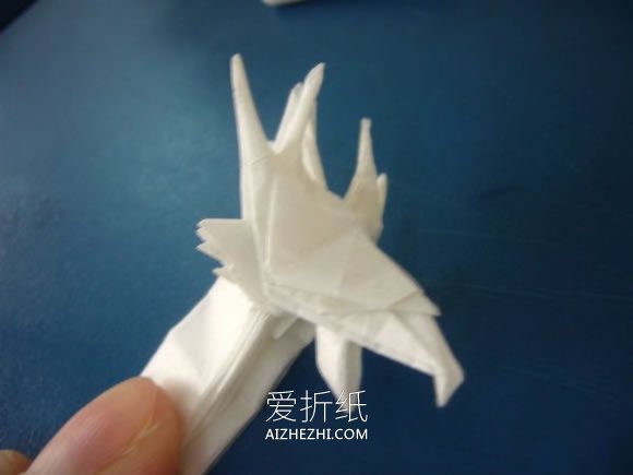 怎么折纸龙头戒指的方法 手工龙之指环的折法- www.aizhezhi.com