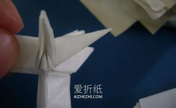 怎么折纸龙头戒指的方法 手工龙之指环的折法- www.aizhezhi.com