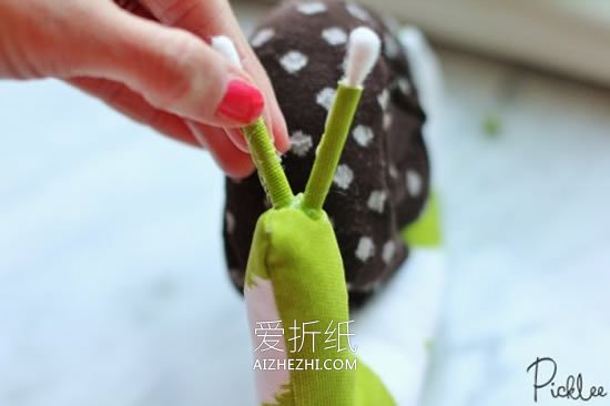 怎么做不织布蜗牛图解 手工布艺蜗牛玩偶制作- www.aizhezhi.com