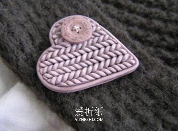 怎么做粘土胸针的方法 超轻粘土制作爱心胸针- www.aizhezhi.com